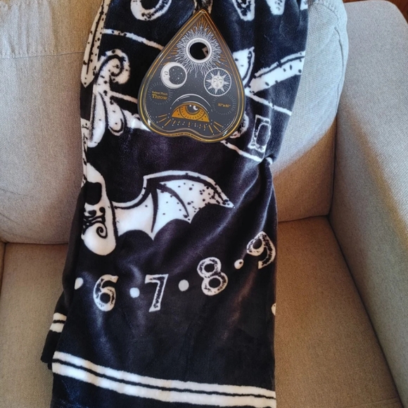Large Ouija spirit board halloween throw blanket - Picture 3 of 3